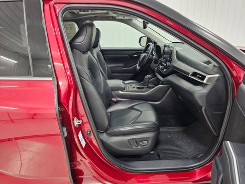 Used 2021 Toyota Highlander XLE image 12