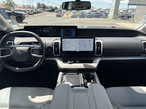 Used 2025 Ford Expedition Active AWD/4WD image 17