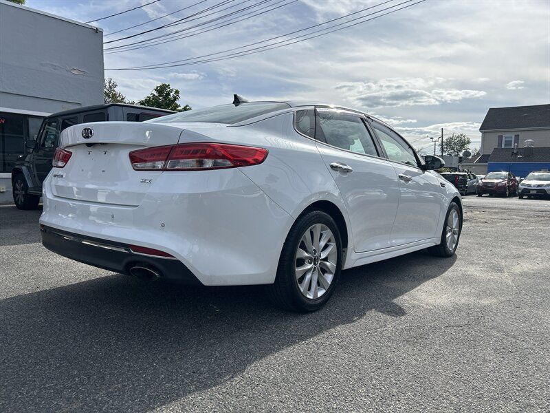 Used 2016 Kia Optima EX w/ Premium Package FWD image 4