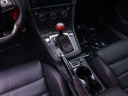 Used 2019 Volkswagen GTI SE image 11