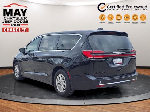 Used 2024 Chrysler Pacifica Touring-L image 16