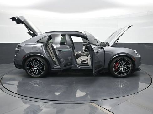 Certified 2025 Porsche Macan Turbo Electric AWD/4WD image 34