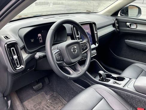 Used 2025 Volvo XC40 B5 Core w/ Protection Package Premier image 17