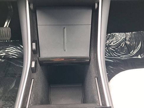 Used 2021 Tesla Model Y Long Range AWD/4WD image 22