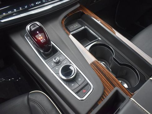 Used 2021 Cadillac Escalade Premium Luxury w/ LPO, Illumination Package image 20