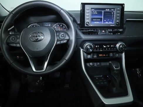 Used 2021 Toyota RAV4 XLE Premium image 32
