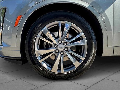 Used 2024 Cadillac XT6 Premium Luxury image 19