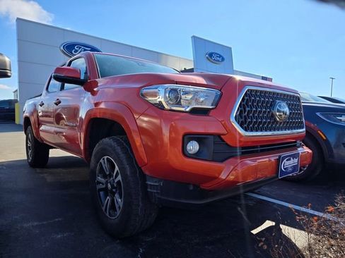 Used 2018 Toyota Tacoma TRD Sport image 1