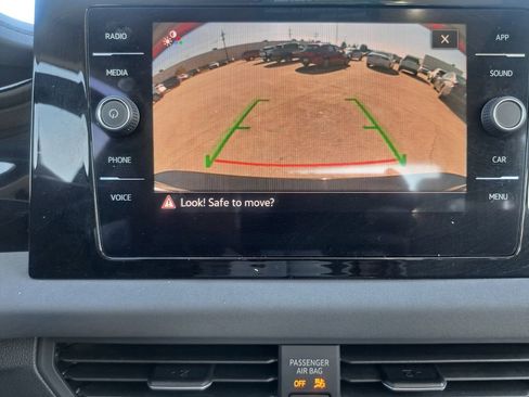 Used 2025 Volkswagen Jetta SE image 13