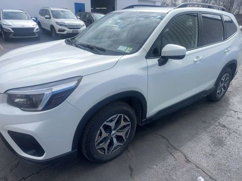 Used 2021 Subaru Forester Premium image 4