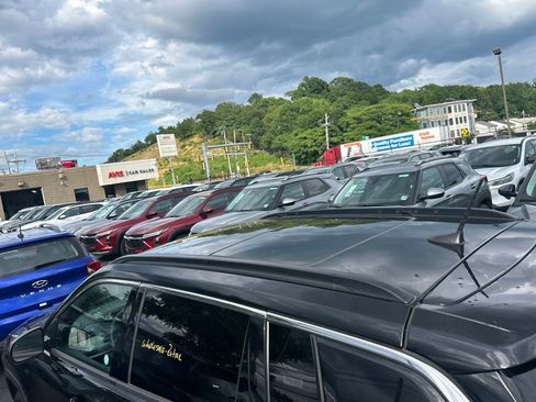 Used 2025 Jeep Compass Latitude w/ Sun & Sound Group AWD/4WD image 5