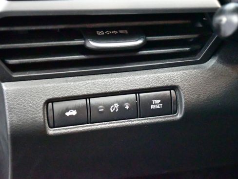 Used 2025 Nissan Altima 2.5 SV FWD image 13