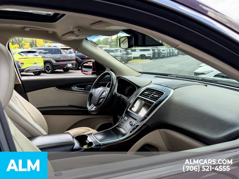 Used 2017 Lincoln MKX Reserve w/ Driver Assistance Package AWD/4WD image 18