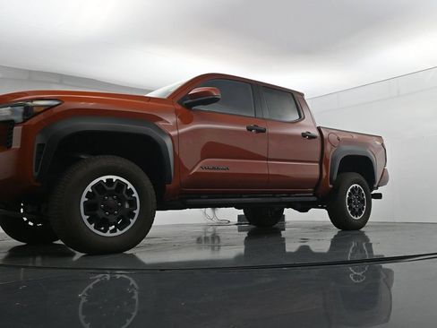 Used 2025 Toyota Tacoma TRD Off-Road AWD/4WD image 37