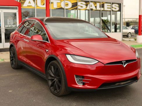 Used 2018 Tesla Model X 100D AWD/4WD image 3
