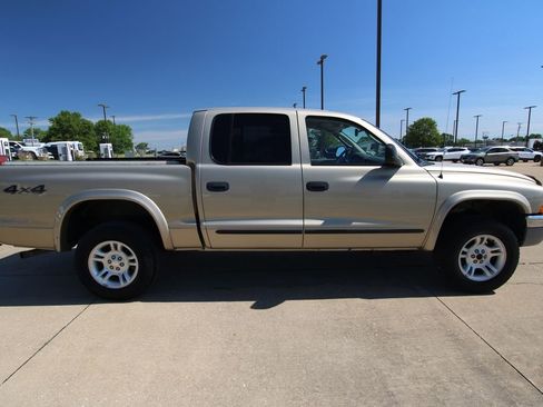Used 2004 Dodge Dakota SLT w/ Deluxe Convenience Group AWD/4WD image 4