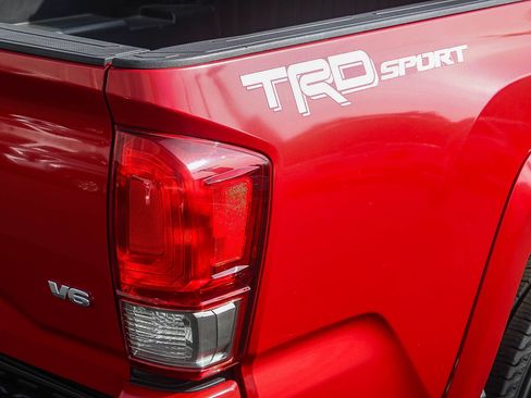 Used 2016 Toyota Tacoma TRD Sport w/ Towing Package image 10