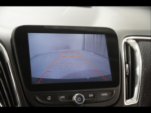 Used 2017 Chevrolet Malibu LT FWD image 13