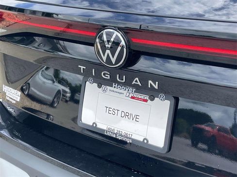 New 2025 Volkswagen Tiguan SE image 13