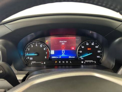 Used 2024 Ford Explorer XLT w/ Equipment Group 202A AWD/4WD image 18