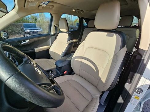 Used 2020 Ford Escape Titanium AWD/4WD image 19