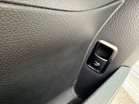 Used 2016 Mercedes-Benz E 350 Sedan image 30