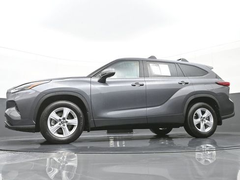 Used 2023 Toyota Highlander LE FWD image 43