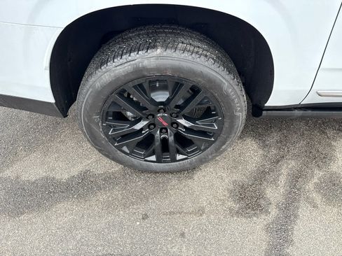 New 2026 GMC Yukon XL Denali w/ Sun & Power Step Package image 9