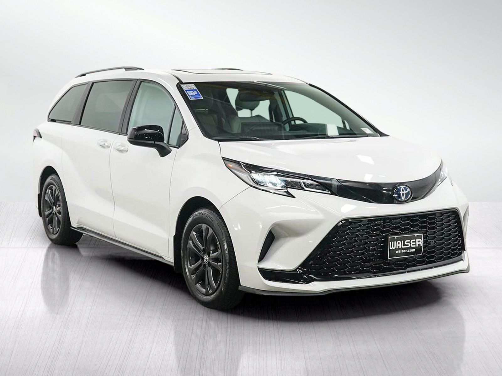 Used 2025 Toyota Sienna XSE AWD/4WD image 7