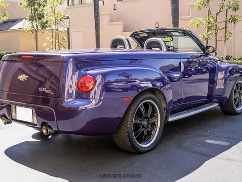 Used 2004 Chevrolet SSR w/ Preferred Equipment Group RWD image 8