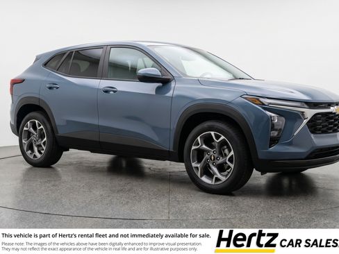 Used 2025 Chevrolet Trax LT FWD image 1