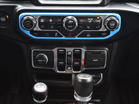 Used 2023 Jeep Wrangler Unlimited Sahara w/ Cold Weather Group AWD/4WD image 38