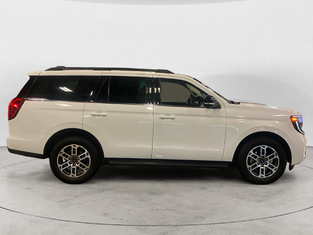 Used 2025 Ford Expedition Active AWD/4WD image 4