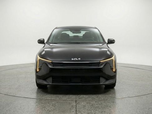 Used 2025 Kia K4 FWD image 2