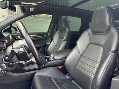 Used 2022 Porsche Cayenne GTS image 5