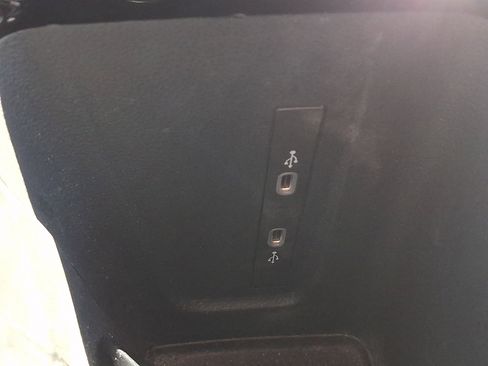 Certified 2025 Volkswagen Tiguan SEL R-Line image 25