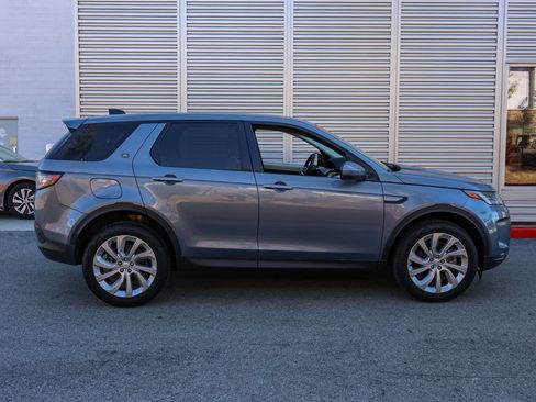Used 2023 Land Rover Discovery Sport SE image 3