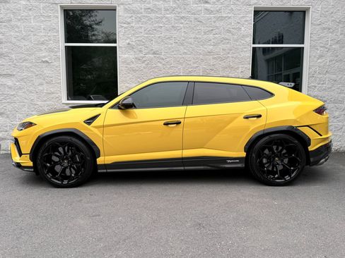 Used 2023 Lamborghini Urus Performante AWD/4WD image 6