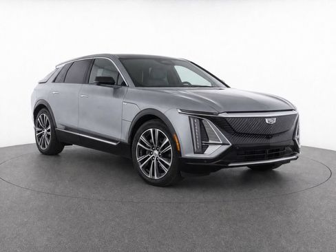 Certified 2024 Cadillac Lyriq Luxury AWD/4WD image 2
