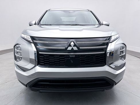 New 2025 Mitsubishi Outlander ES image 2