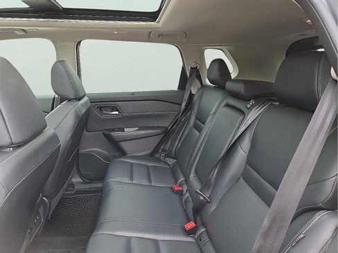 Used 2024 Nissan Rogue SL w/ SL Premium Package image 10