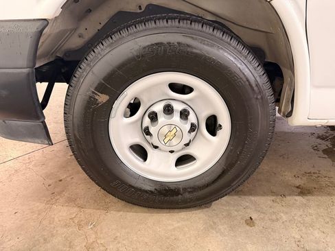 Used 2017 Chevrolet Express 2500 Work Van image 16