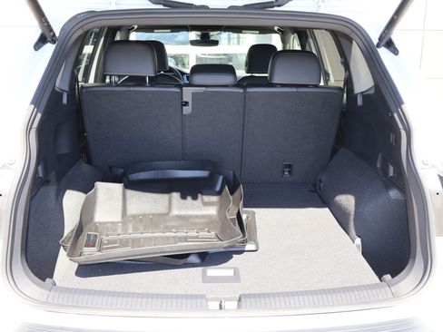 Used 2024 Volkswagen Tiguan SE R-Line AWD/4WD image 27
