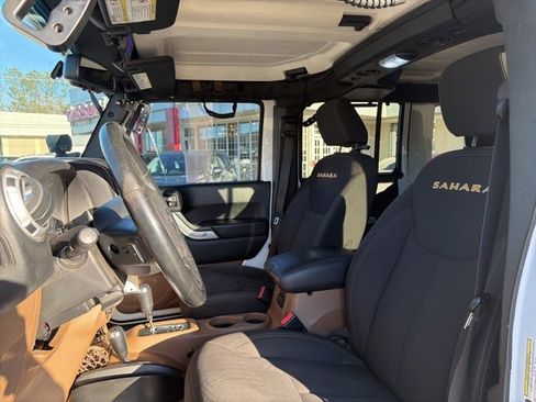 Used 2015 Jeep Wrangler Unlimited Sahara w/ Connectivity Group image 9