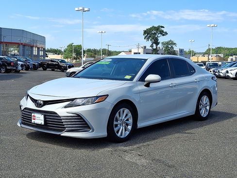 Certified 2022 Toyota Camry LE FWD image 3