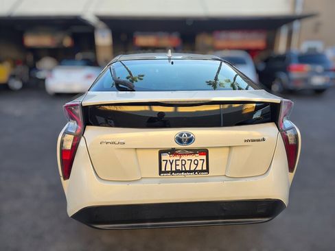 Used 2017 Toyota Prius Three Touring image 6