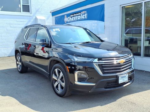 Certified 2023 Chevrolet Traverse LT w/ LT Premium Package AWD/4WD image 1