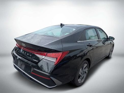 Used 2024 Hyundai Elantra Limited FWD image 3