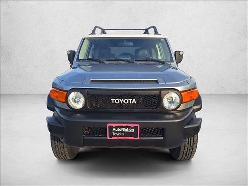 Used 2012 Toyota FJ Cruiser image 2