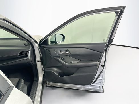 Used 2025 Nissan Rogue SV AWD/4WD image 33